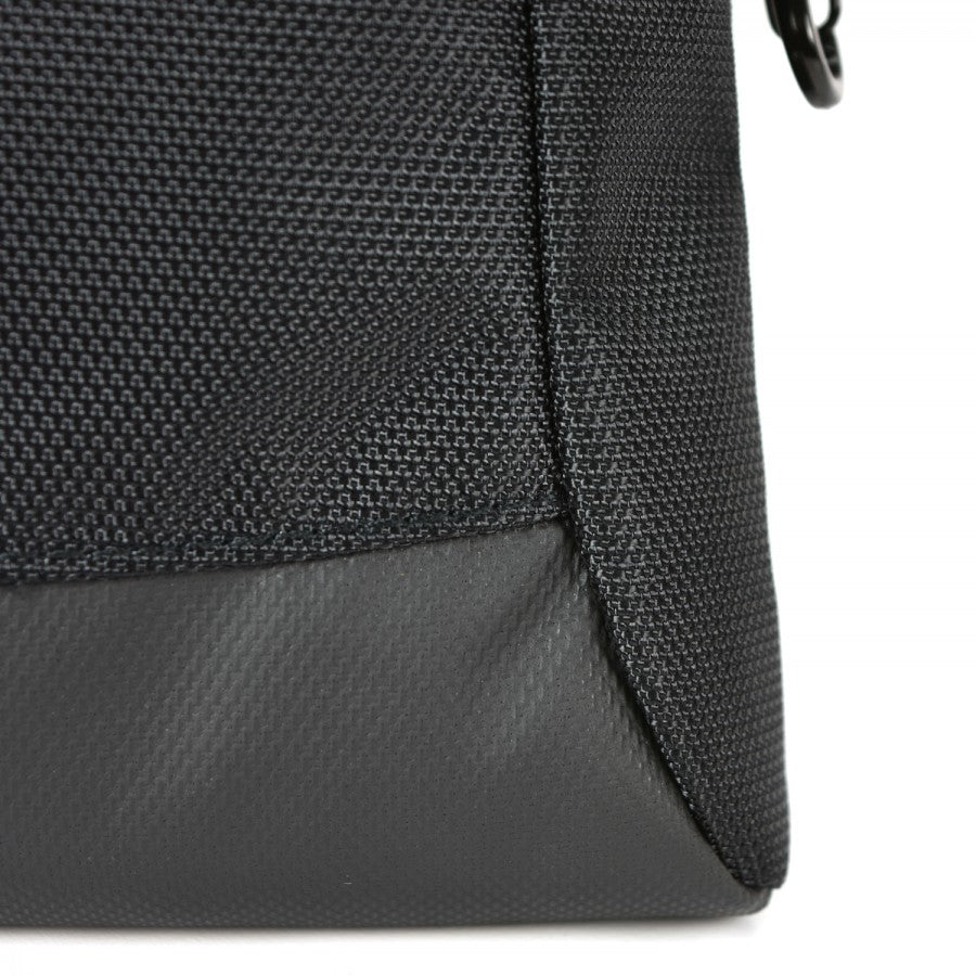 black toiletry bag/pouch for organization